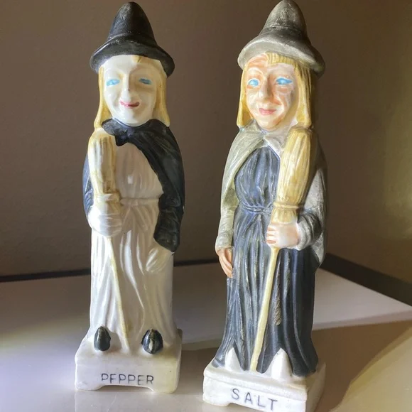 Rare Vintage Set of Bisque Witch Salt and Pepper Shakers - Picture 3 of 11